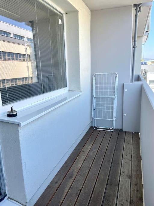 Krasny Utulny Byt S Balkonom A Parkovanim! Pressburg Exterior foto