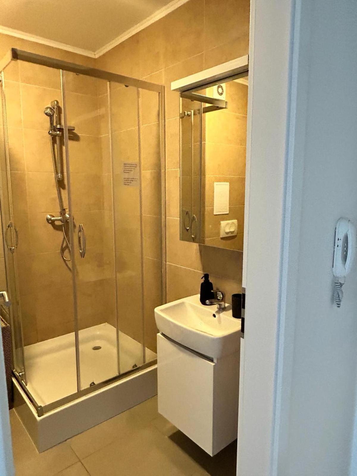 Krasny Utulny Byt S Balkonom A Parkovanim! Pressburg Exterior foto