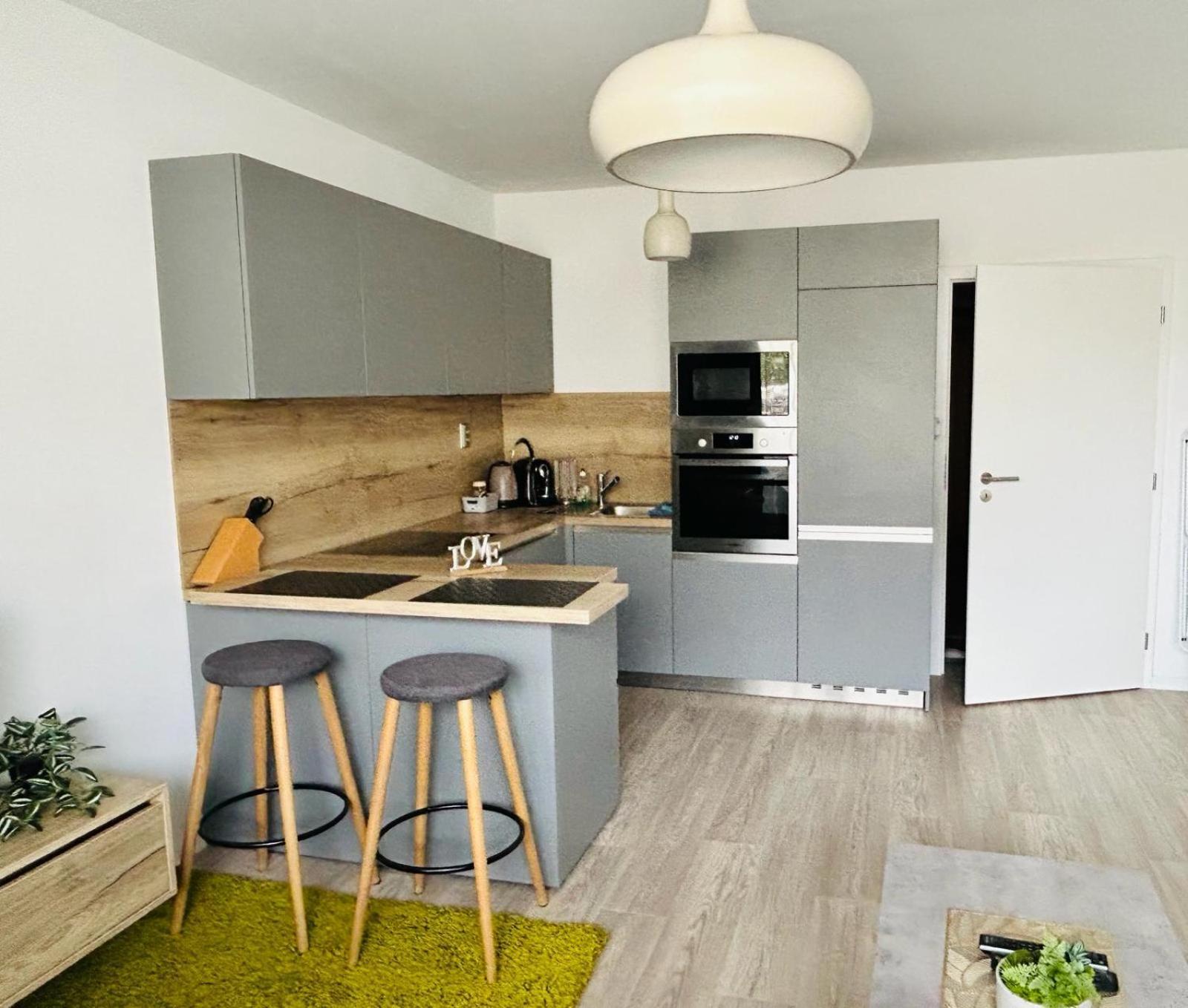 Krasny Utulny Byt S Balkonom A Parkovanim! Pressburg Exterior foto