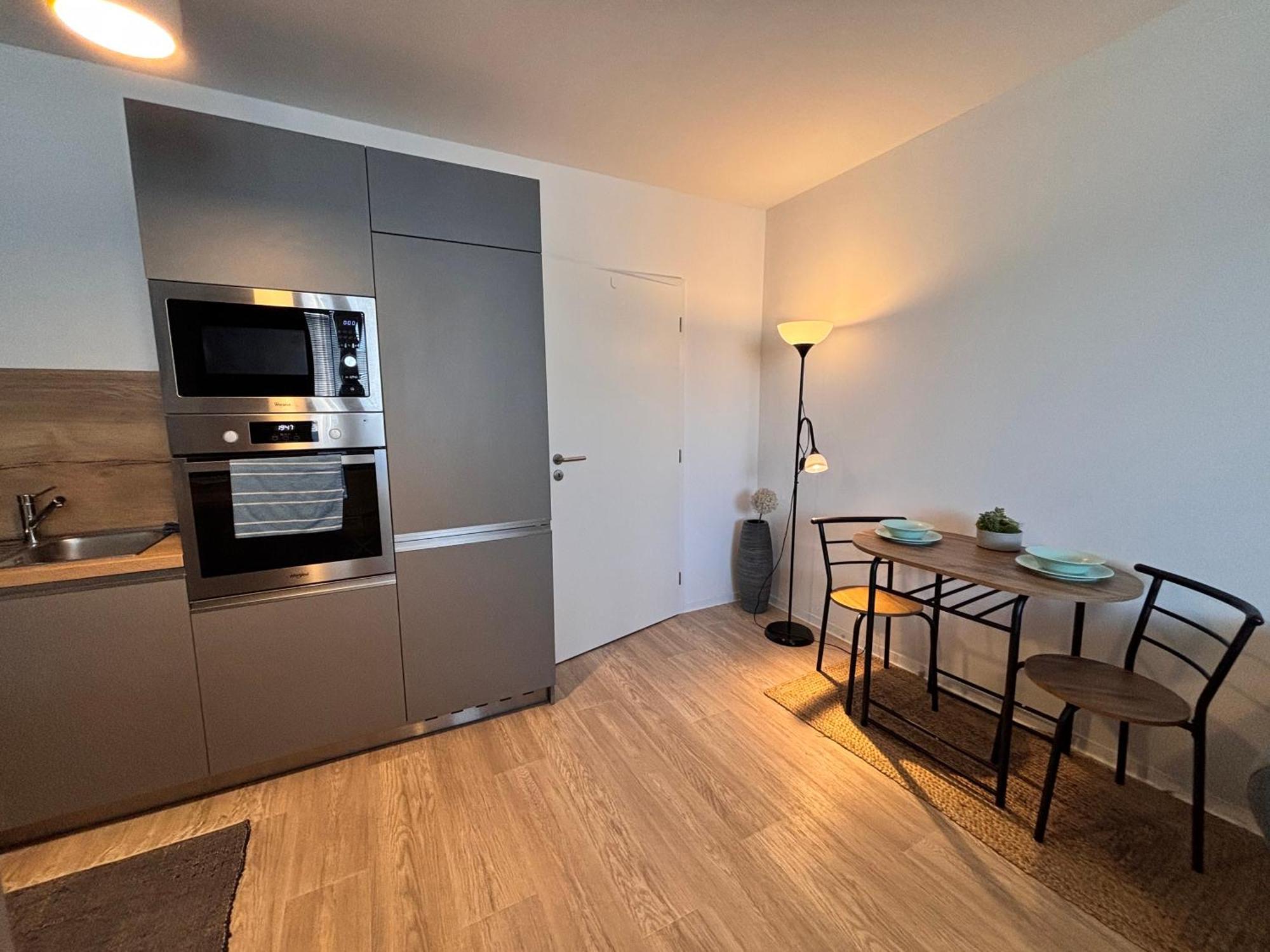 Krasny Utulny Byt S Balkonom A Parkovanim! Pressburg Exterior foto